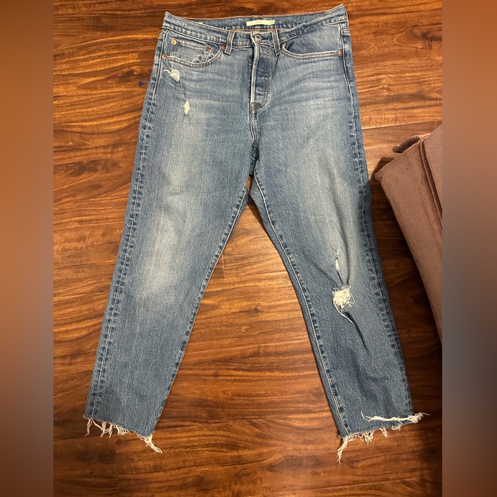 Wedgie levis Distressed Straight Leg Jeans in Blue